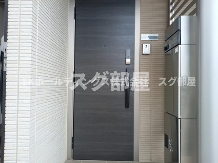 グレーシアタウン木崎　B棟の玄関