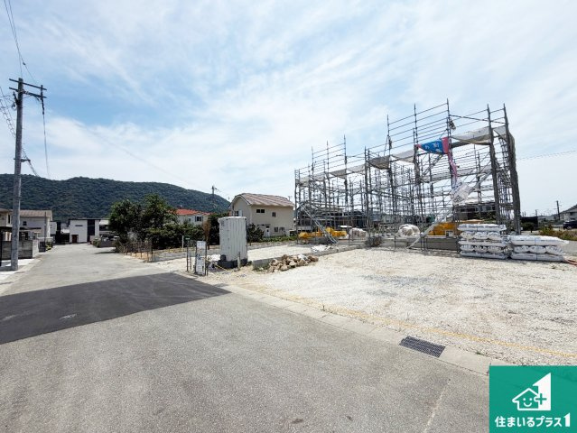 赤穂市砂子　第5期　新築一戸建ての前面道路含む現地写真|周辺は落ち着いた街並みの住宅地！子育てがしやすい住環境です！まだ未完成ですが、現地でしかわからない事もございます。是非一度ご覧ください。