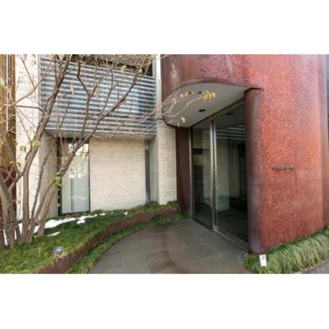 富ケ谷アパートメントのエントランス|毎日通るエントランスはこのようになっています