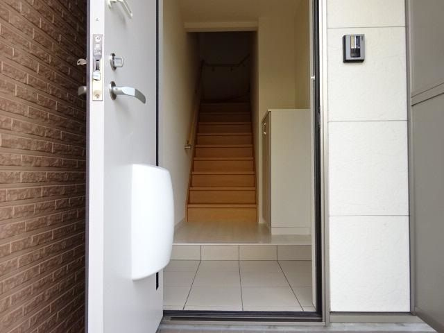 フェアリー大前　Ａ棟の玄関