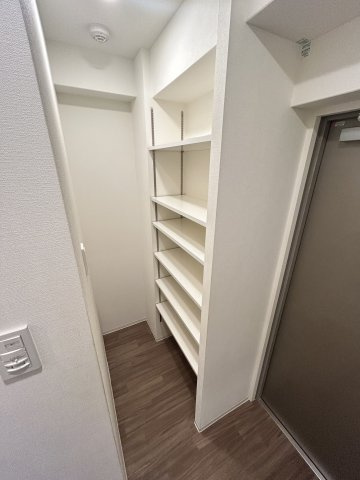 大阪市中央区谷町７丁目の賃貸マンションの収納