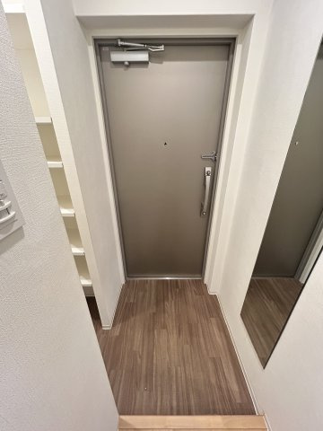 大阪市中央区谷町７丁目の賃貸マンションの玄関