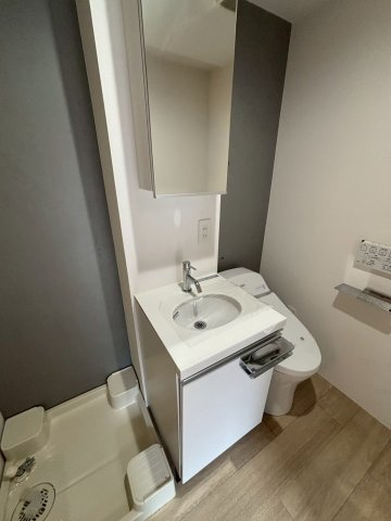 新宿区山吹町の賃貸マンションの洗面所|ゆったりとスペースのある洗面所