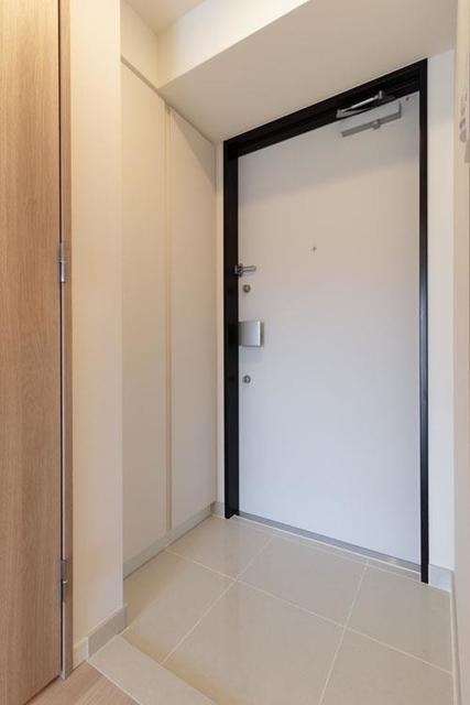 ＷＡＳＥＤＡ　ＡＰＡＲＴＭＥＮＴの玄関|※写真は同タイプ住戸です。