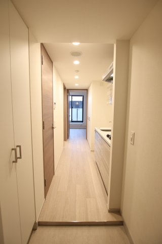 プラウドフラット西早稲田の玄関|明るい玄関です