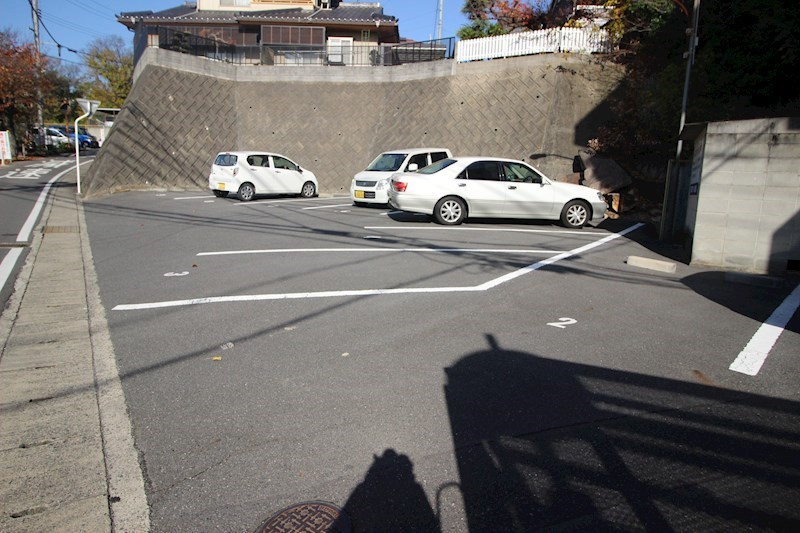 西之町マンションの駐車場