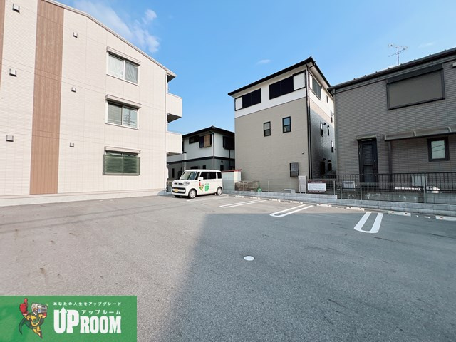 サンテラス与八杁の駐車場
