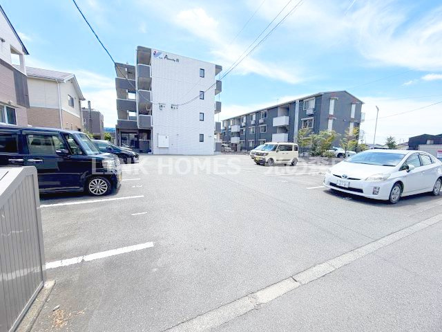 熊本市東区戸島西６丁目の賃貸マンションの駐車場
