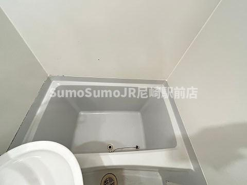 レオパレスアプライズ塚口の浴室|落ち着いた空間のお風呂です