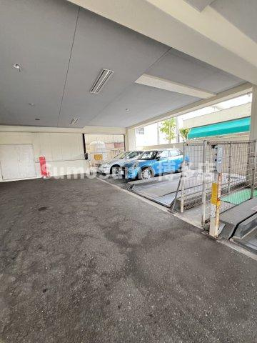 アバンダント21の駐車場