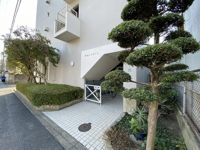 河村レジデンスのエントランス