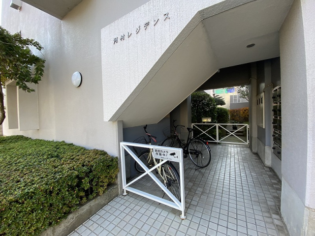 河村レジデンスのエントランス