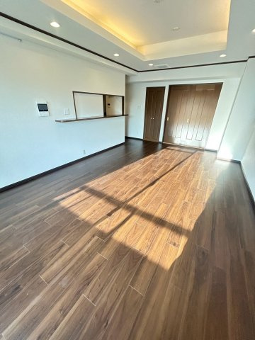 プレシオ甲子園口の居間・リビング