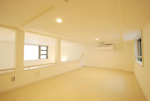 カルティエラタン三軒茶屋の居間・リビング