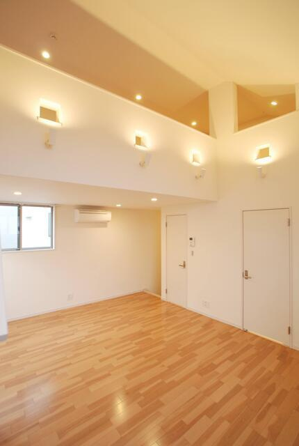 カルティエラタン三軒茶屋の居間・リビング