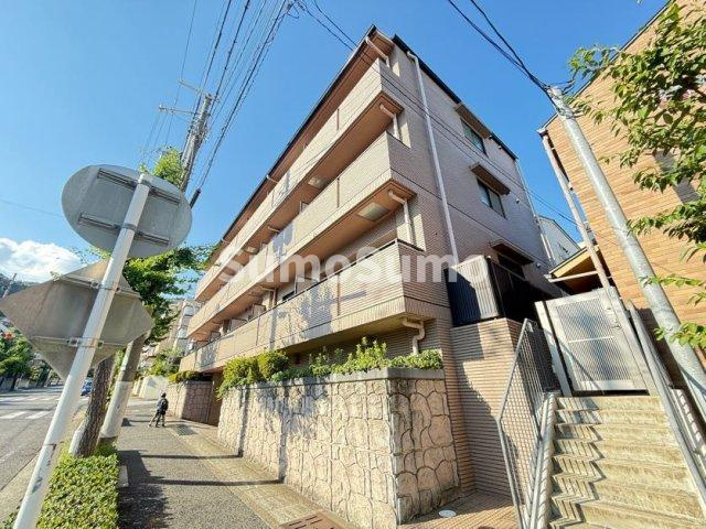 サンフォーレ岡本の駐車場