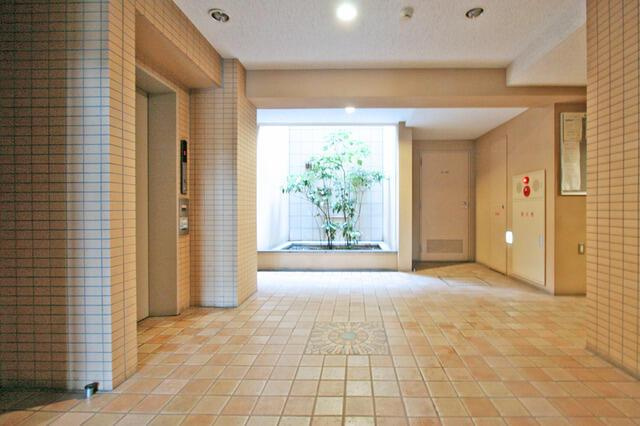 ビイルーム自由が丘のロビー|広々としたエントランス