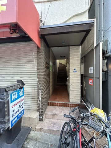 高津サンハイツのエントランス