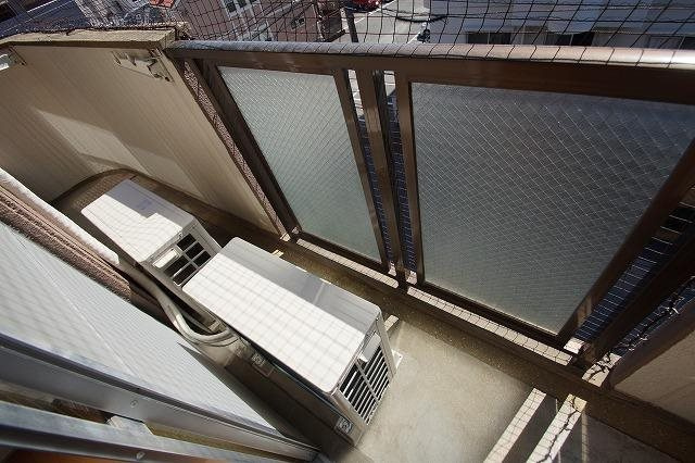 アドバンス箱崎のバルコニー