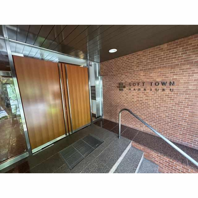 ソフトタウン原宿のエントランス