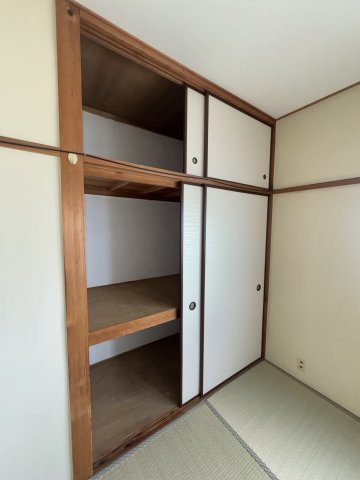 西山町戸建の収納