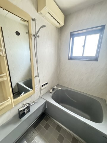 西山町戸建の浴室