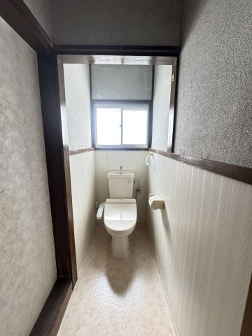 西山町戸建のトイレ