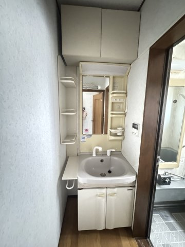 西山町戸建の洗面所