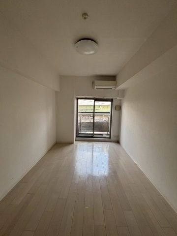 ララプレイスOSAKA WEST PRIMEの居間・リビング