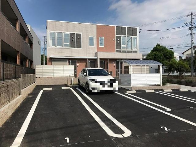 ノーベル菜々の駐車場|外観写真（昼）