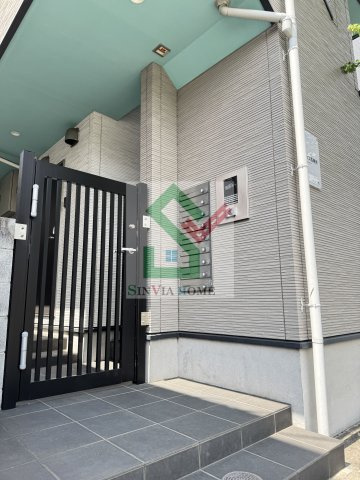 ソレイユ西東京のエントランス