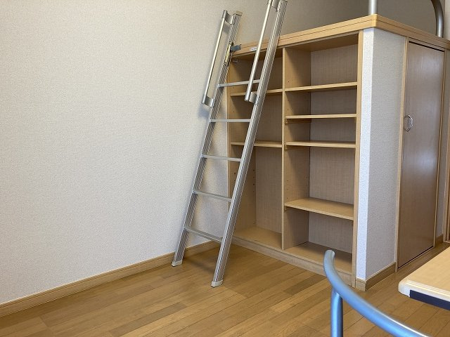 レオパレス片倉台の居間・リビング
