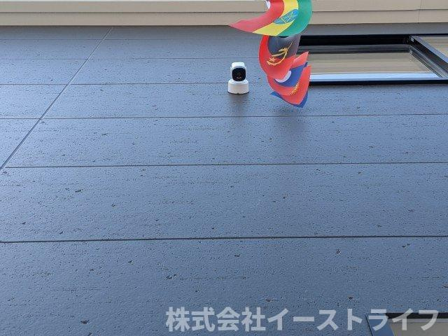 【新築戸建】　いわき市泉町第8　限定1棟の防犯設備|同社施工写真　玄関の頭上には防犯カメラが設置されています。