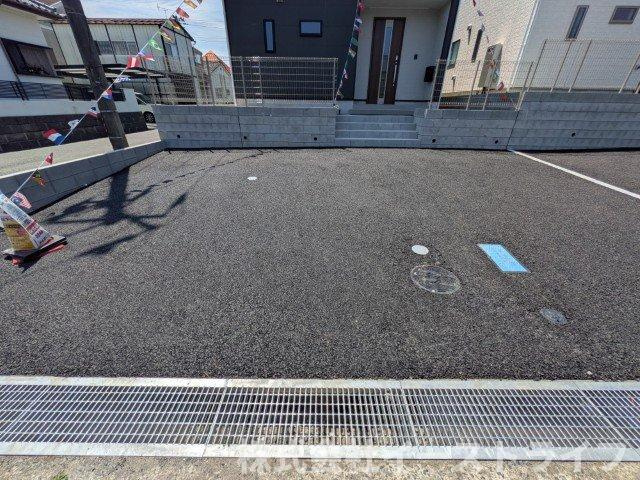 【新築戸建】　いわき市泉町第8　限定1棟の駐車場|2号棟写真　カースペースです（3台駐車可能）