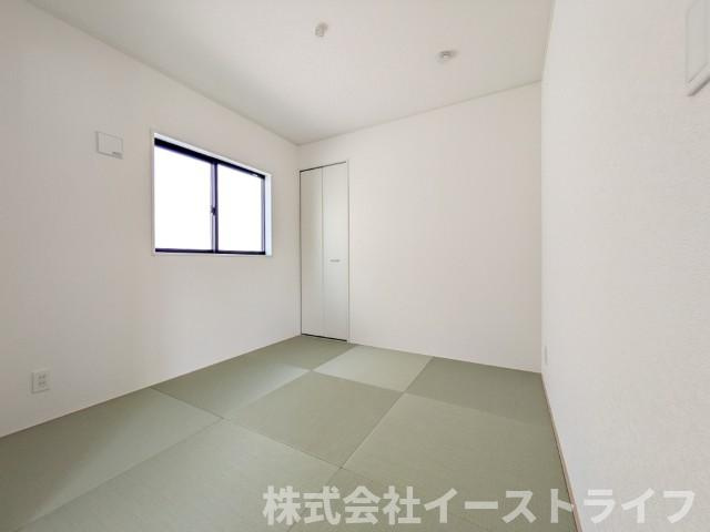 【新築戸建】　いわき市泉町第8　限定1棟の和室|同社施工写真　1階にある和室は来客用のスペースとしても重宝します。