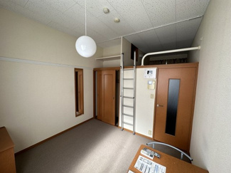 【寝室】 | レオパレス愛 | 使い勝手のいい寝室です