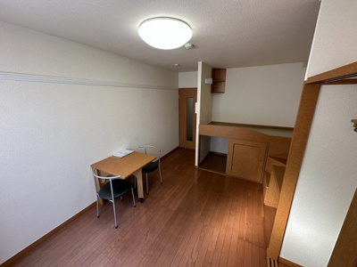 【寝室】 | レオパレスＳＡＩＴＯＨ | 落ち着いた色調の寝室です