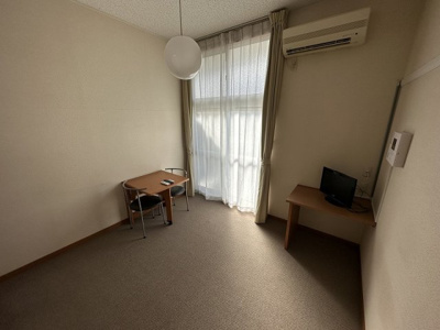 【居間・リビング】 | レオパレスシエル | 2階、3階は絨毯床となります