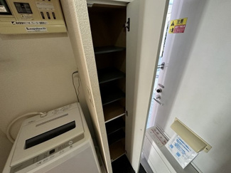 【玄関】 | レオパレスヴィヴァルディ | 収納もある玄関です