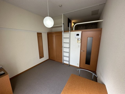 【寝室】 | レオパレスソレイユ | 落ち着いた色調の寝室です
