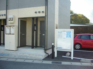 【玄関】 | レオパレスフロンティアⅢ | 収納もある玄関です