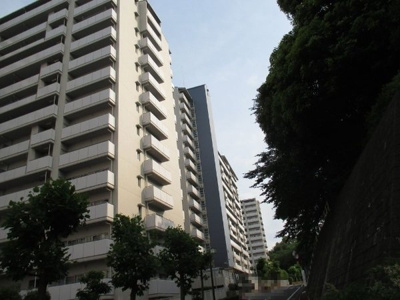 【外観】 | 藤和さやまハイタウンＣ棟 | 南海高野線「金剛」駅までバス利用可能！ペット飼育可能マンション。ペットと過ごす癒しの毎日が叶います！