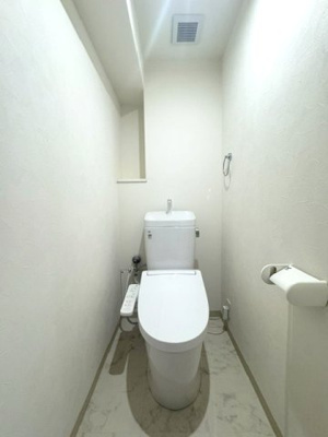 【トイレ】 | 藤和さやまハイタウンＣ棟 | 温水洗浄便座付のトイレで、冬の寒い時期でも快適！汚れた時にはサッと拭けて衛生的です。