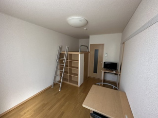 【寝室】 | レオパレスｉハウス | 落ち着いた色調の寝室です