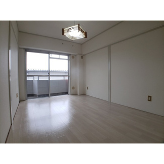 【内装】 | アザレアマンション | 明るい室内です