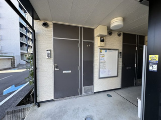 【玄関】 | レオパレス駅東 | 落ち着いた玄関です