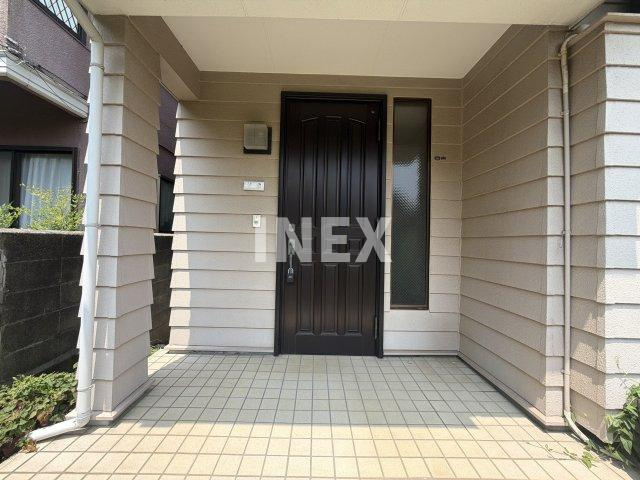 仲手原貸戸建のエントランス