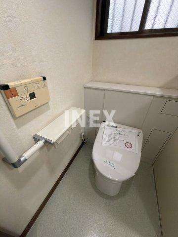 仲手原貸戸建のトイレ