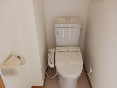 【トイレ】 | サンパティークおかもとＢ | 落ち着いた色調のトイレです