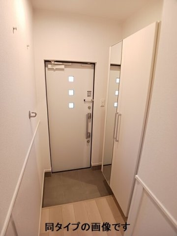 ガーデンハウスＨ　Ⅱの玄関